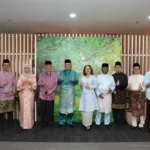From the left Ustaz Mohd Irwan bin Ismail, Assoc. Prof. Ts. Dr. Mohd Sulhelmiey bin Sobri, Ybhg. Prof. Dr. Rosnizah binti Shaari, Ybhg. Dato Seri (Dr.) Syed Hussein Al Habshee, YABhg. Tun Md Raus bin Sharif, YBhg. Datin Rohaidah binti Shaari, Ybhg. Datuk Mohamed Zaini bin Amran, Prof. Dr. Azlan bin Ali, Ybhg. Prof. Dato’ Dr. Husaini Omar, Wan Norfaisal Amri bin Wan Noridan & Ybhg. Captain Mohd Syamsuri bin Shaari