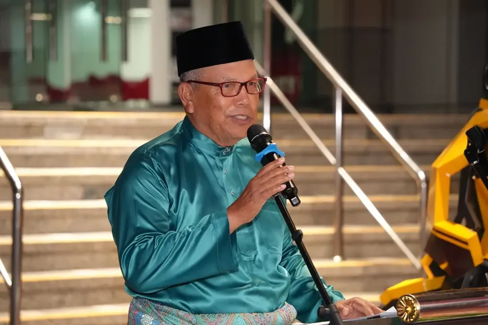 Speech by YABhg. Tun Md Raus Sharif, Chancellor of City University Speech by YABhg. Tun Md Raus Sharif, Chancellor of City University