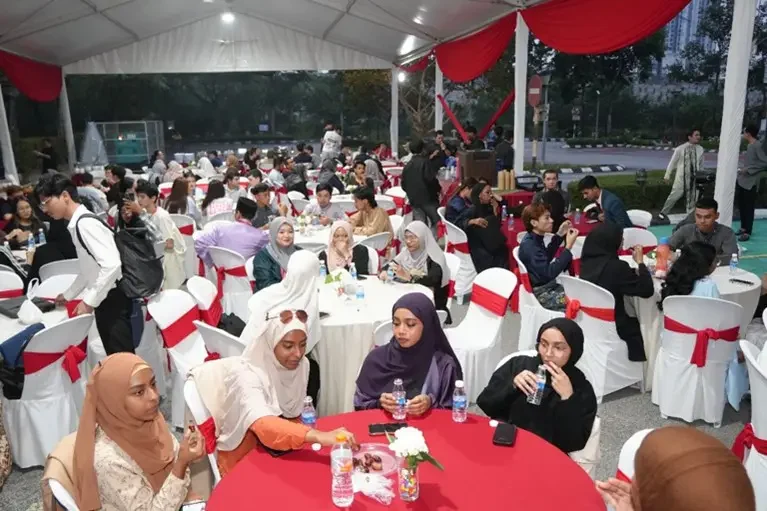 Students breaking fast Students breaking fast