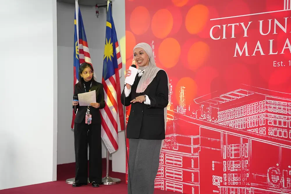 Opening remarks by AL NAHARI YUSRA HAMED YOUSEF, City U Hult Prize On-Campus Programme Director, student of Faculty of Creative Industries Opening remarks by AL NAHARI YUSRA HAMED YOUSEF, City U Hult Prize On-Campus Programme Director, student of Faculty of Creative Industries